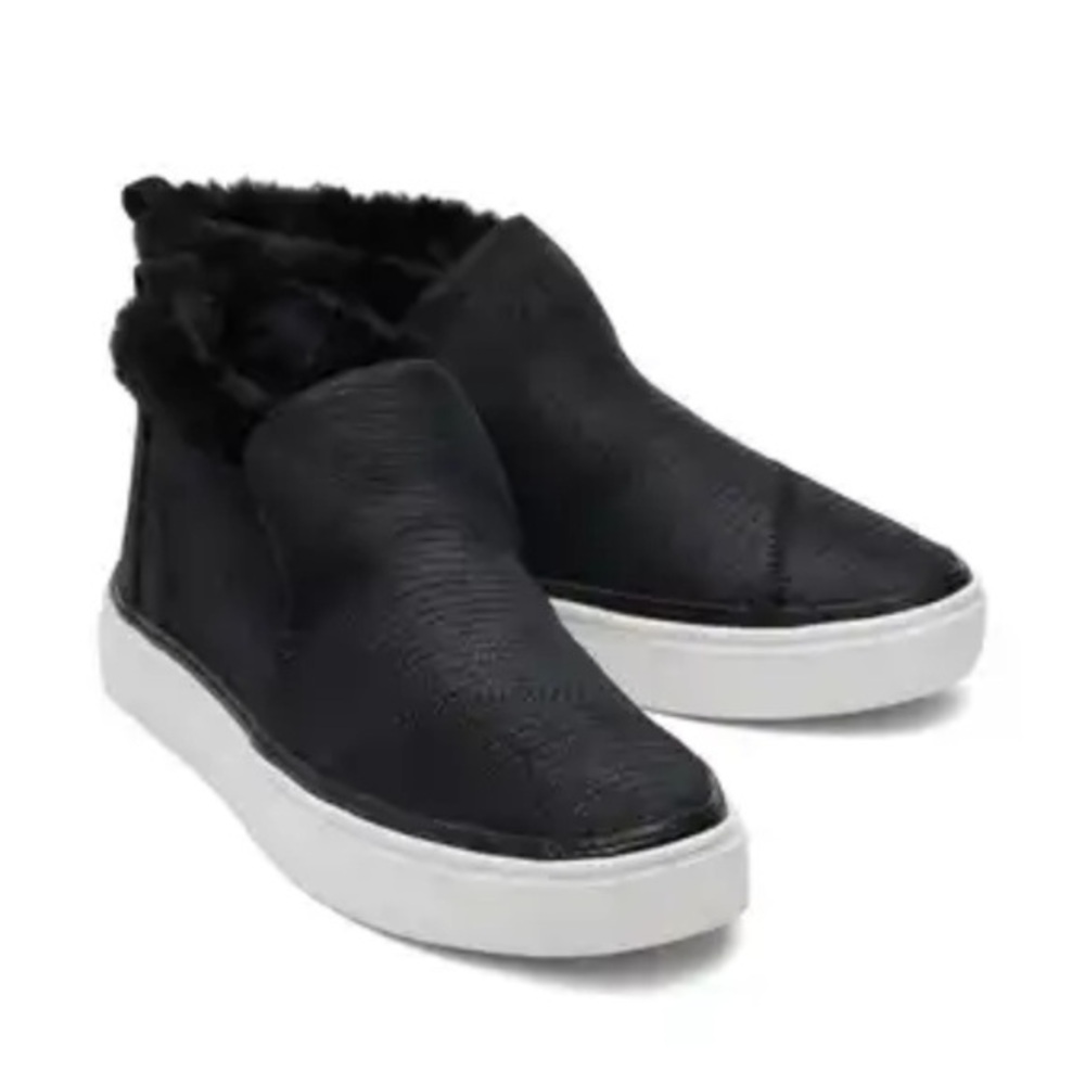 TOMS Ortholite woman's Paxton black slip on sneakers with faux fur trim size 8